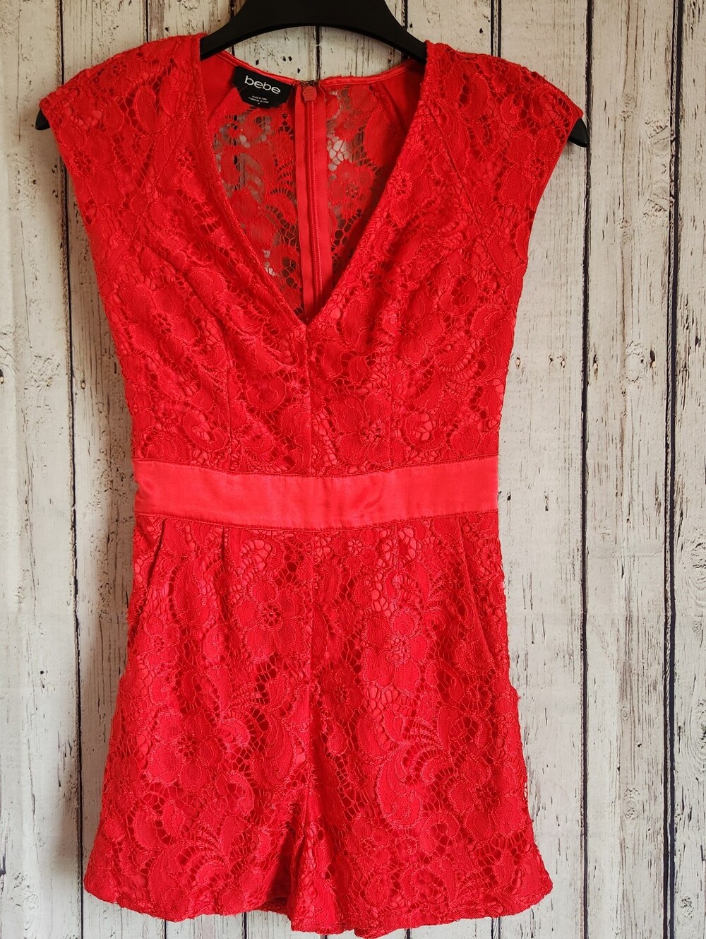 ​bebe Red Lace V-Neck Cap Sleeve Romper Size 0 Floral Lace Mini Pockets